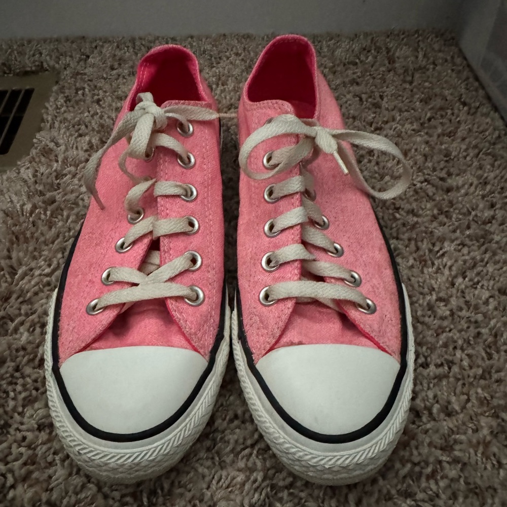 Women’s pink Converse shoes size 8